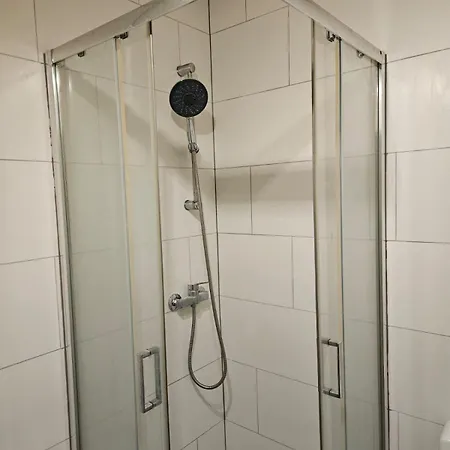 2 Raum In Zentrum * Schwerin (Mecklenburg-Vorpommern)